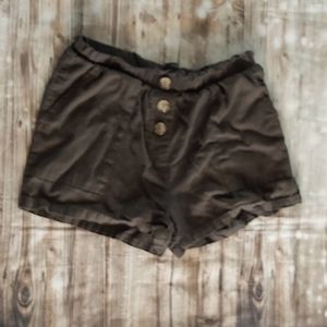 Kaki green linen short